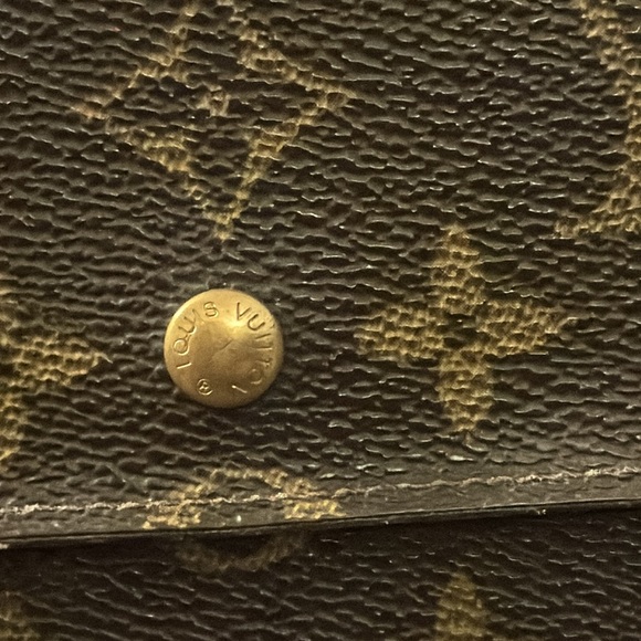 Louis Vuitton Wallet - Monogram Sarah Trifold Wallet - Picture 4 of 16